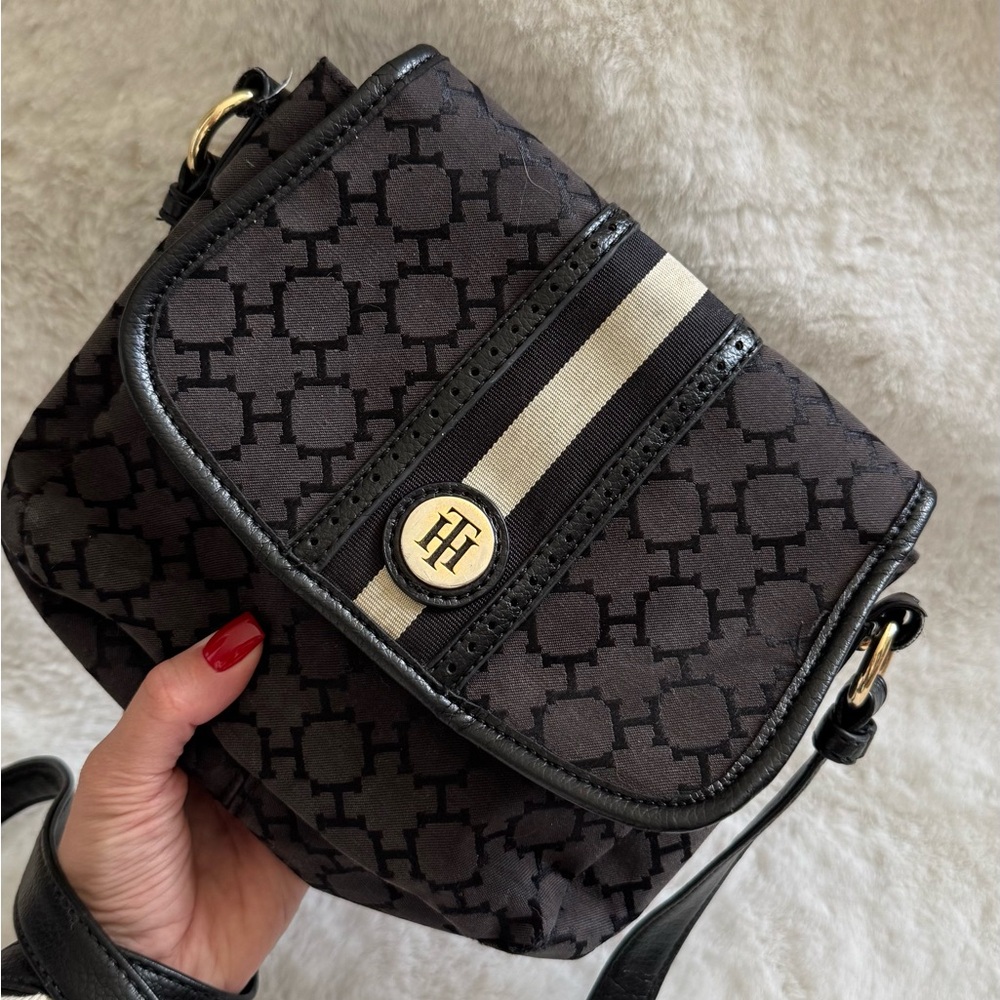 Tommy Hilfiger Vintage Black Crossbody Bag with Gold Accents